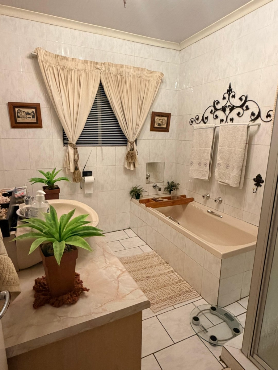 3 Bedroom Property for Sale in Kroonheuwel Free State